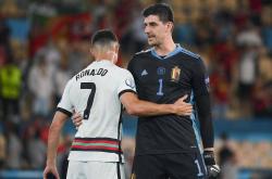 开云APP-豪门对决！冰球上演世纪大战的简单介绍