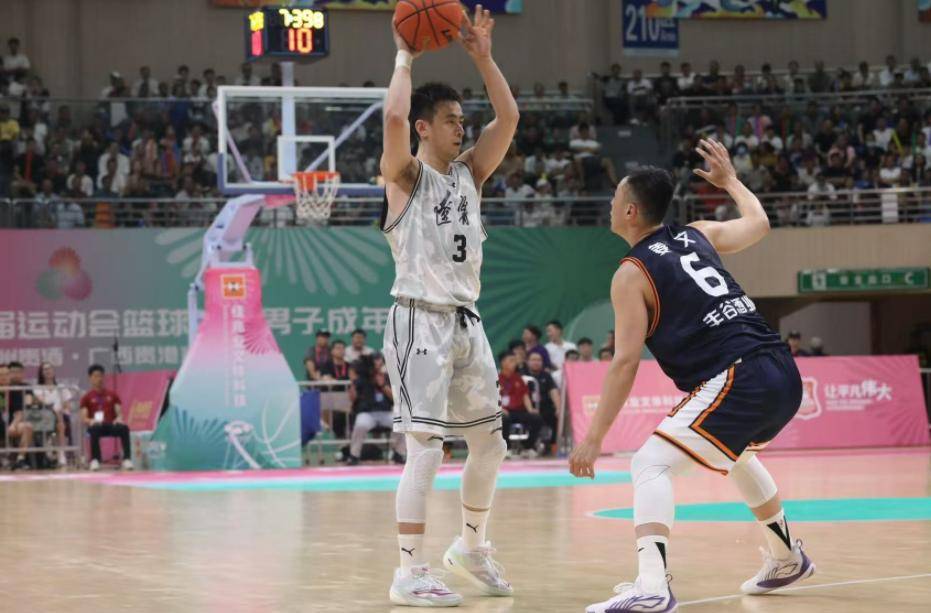 辽宁男篮成功逆转，逆袭夺冠
