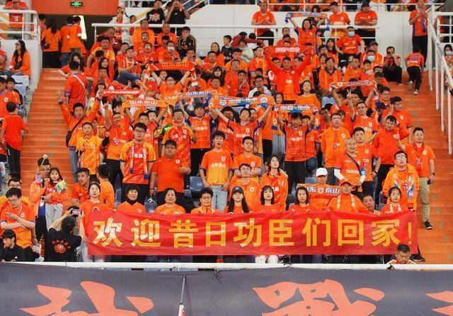 包含冠军球队夺冠庆功，球迷热情送祝福的词条