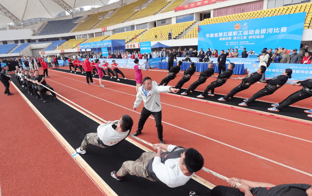 队伍无懈可击展现拼搏与进取精神 队伍无懈可击展现拼搏与进取精神