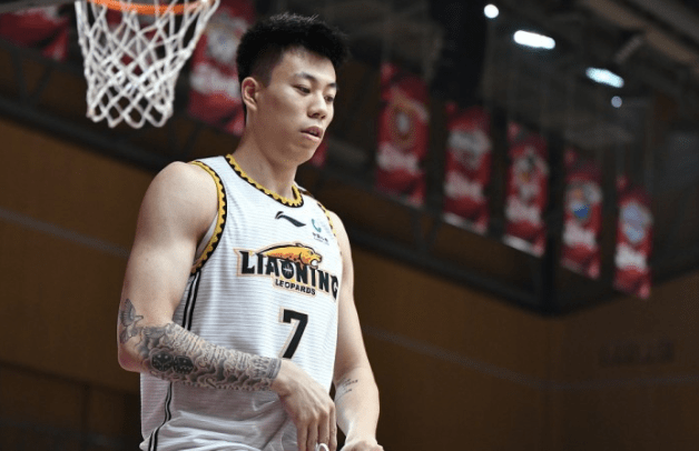 连胜势头难挡！篮球豪取十连胜