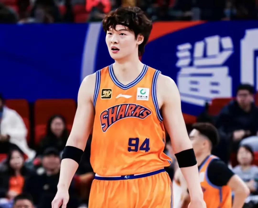 鹈鹕横扫上海队，王哲林刷新纪录